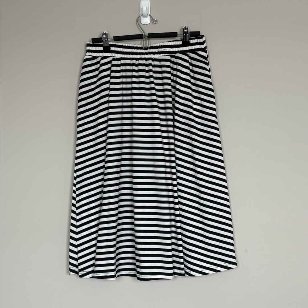 SHEIN black/white striped jersey skirt. Ladies size L
